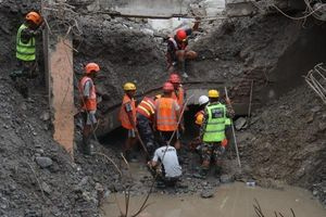 Δυο εργάτες ανασύρονται ζωντανοί από υπόγεια σήραγγα στο Νεπάλ