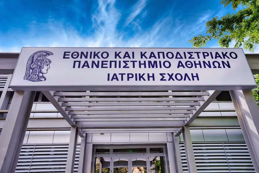 ΕΚΠΑ: Φοιτήτρια της Ιατρικής έσωσε τη ζωή ενός άνδρα που υπέστη ανακοπή έξω από τη Σχολή