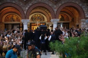 Γιώργος Μαζωνάκης: Έκκληση του εφημέριου για σεβασμό και υπομονή στην αγρυπνία