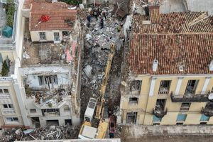 Τραγωδία στην Πλάκα: Την Δευτέρα οι αναλυτικοί έλεγχοι της Πολεοδομίας για τη στατικότητα των γειτονικών κτιρίων