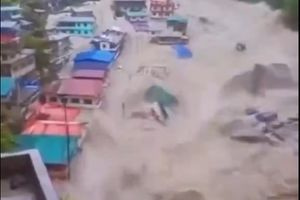 Ξεπερνούν τους 1.000 οι νεκροί σε Νεπάλ και Θιβέτ, περισσότεροι από 4.400 οι αγνοούμενοι