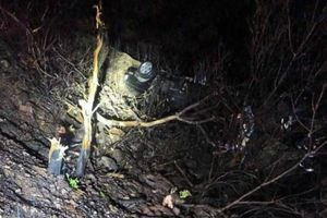 Νεκρός 72χρονος μετά από πτώση αυτοκινήτου σε γκρεμό – Στο νοσοκομείο σύζυγος και κόρη
