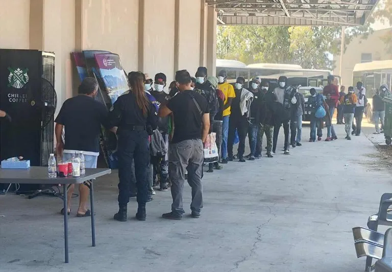 Μεταναστευτικό: “Φράκαρε” το παλιό “Ψυγείο” στο Ηράκλειο και τους πήγαν… στα Χανιά