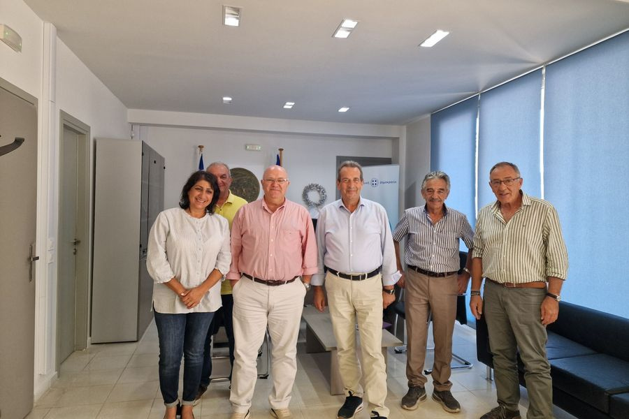 Συνάντηση Μπελαδάκη με τον Δήμαρχο Χερσονήσου – Στο επίκεντρο η λειτουργία και η αναβάθμιση των σχολικών μονάδων