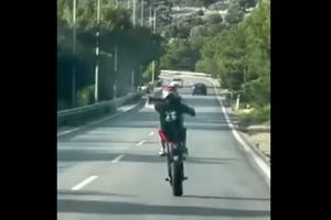 Βάρη: 19χρονος έκανε επικίνδυνες “σούζες” και κατέληξε στο τμήμα χωρίς μηχανή