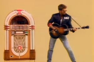 Σε δημοπρασία θα πωληθεί η κιθάρα του Τζορτζ Μάικλ από το μουσικό βίντεο «Faith»