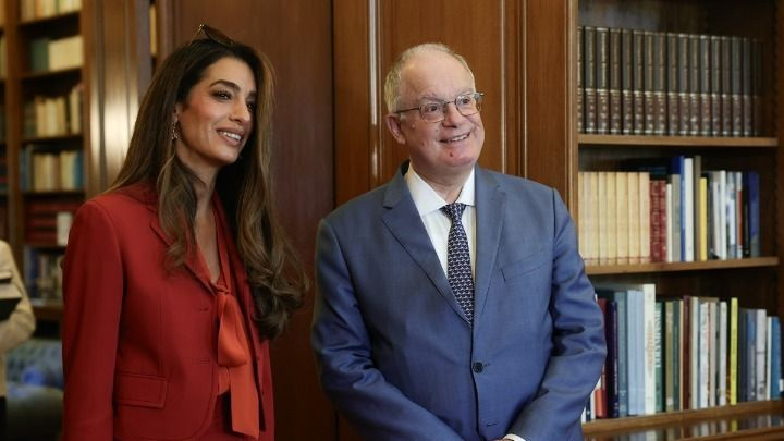 Συνάντηση Κωνσταντίνου Τασούλα με την Αμάλ Αλαμουντίν στο Προεδρικό Μέγαρο