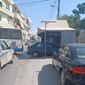 Έβαλε το αμάξι …μέσα στο περίπτερο για να μην το πιάνει ο ήλιος