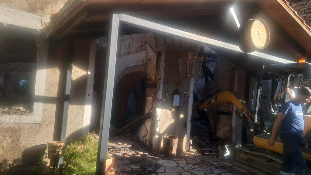 Πάτρα: Κάηκε ολοσχερώς η ιστορική οινοποιία «Achaia Clauss»