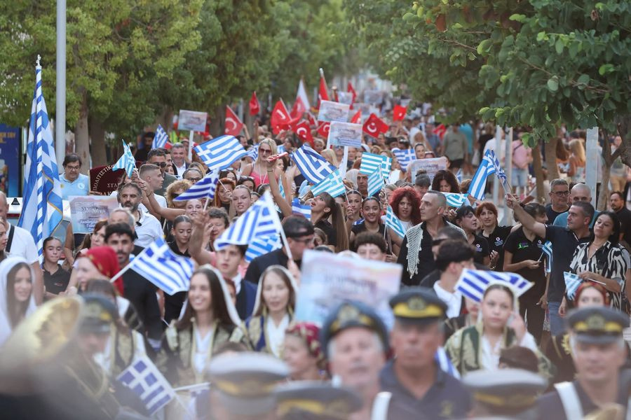 Οι αντιδράσεις για τις εκδηλώσεις με τα τουρκικά σημαιάκια συνεχίζονται… – Τι απαντά η αντιδήμαρχος Πολιτισμού