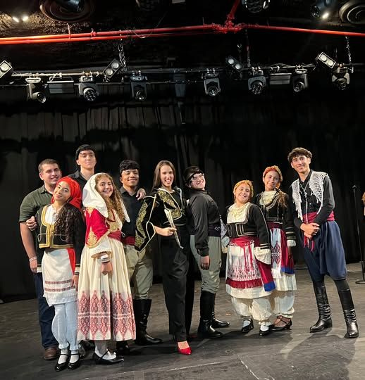Τα παιδιά του Συλλόγου “Μίνως” εντυπωσίασαν στη σκηνή μαζί με την Ευαγγελία