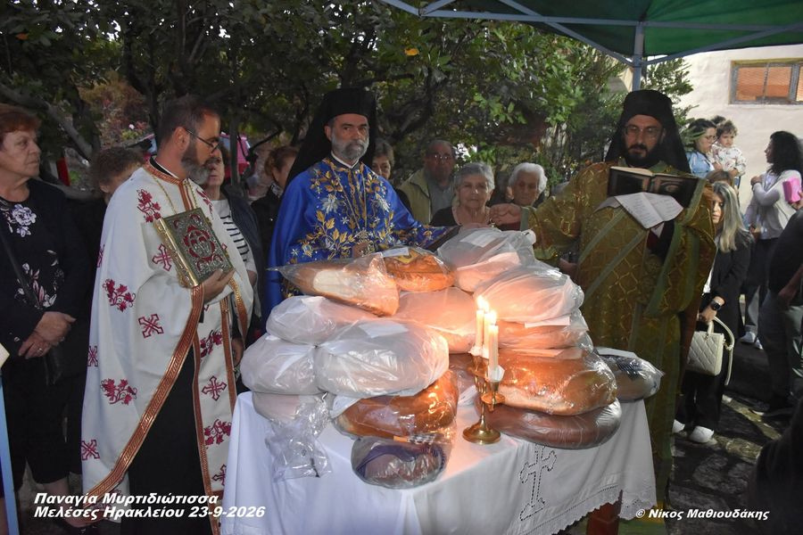 Στις Μελέσσες τίμησαν την Παναγία Μυρτιδιώτισσα – Πλήθος πιστών στο γραφικό εκκλησάκι
