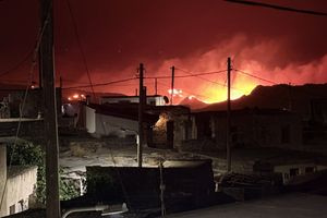 Φωτιά στη Σητεία: Εγκλωβίστηκαν στις φλόγες τέσσερις εθελοντές της ΕΔΕΑΚ