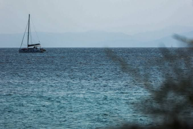 Προσάραξη ιστιοφόρου με τέσσερις επιβαίνοντες στη Νίσυρο