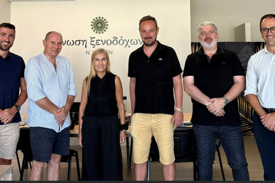 Συνάντηση της Σέβης Βολουδάκη με εκπροσώπους του τουριστικού κλάδου των Χανίων