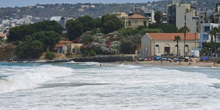 Λιμενικός έσωσε αλλοδαπή από βέβαιο πνιγμό! Τα συγχαρητήρια της Ένωσης Λιμενικών Κρήτης