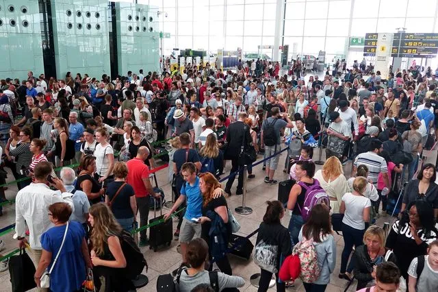 Πώς ένα σφάλμα διάρκειας ενός χιλιοστού του δευτερολέπτου προκάλεσε χάος στις πτήσεις της Βρετανίας