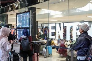 Επτά αεροδρόμια στην Ινδονησία παρατείνουν το κλείσιμό τους εξαιτίας ηφαιστειακής έκρηξης
