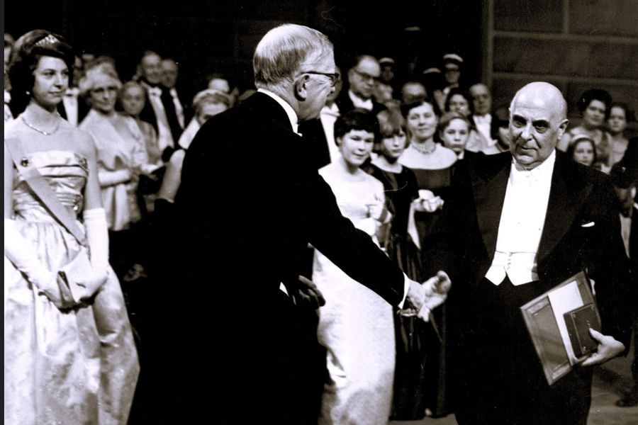 Ένας αποχαιρετισμός, όλες οι ελπίδες – Κηδεία Σεφέρη – Σαν σήμερα πριν από 55 χρόνια