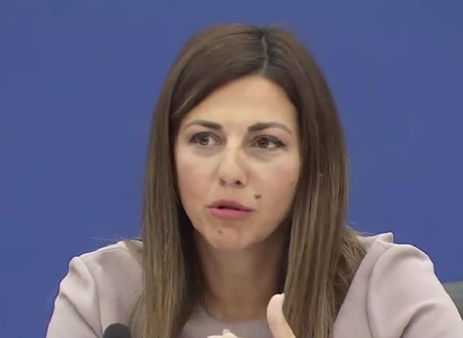 Η Σοφία Ζαχαράκη σε σχολεία της Κρήτης για τον αγιασμό της πρώτης ημέρας της νέας χρονιάς