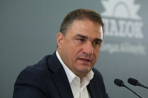 Κ. Τσουκαλάς: Οι πολίτες αφιερώνουν στον Κυρ. Μητσοτάκη το τραγούδι «τα ψεύτικα τα λόγια τα μεγάλα»