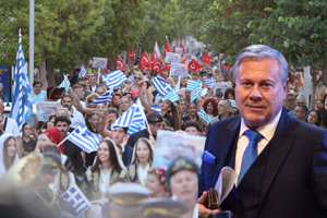 Τουρκικές σημαίες στο Ηράκλειο: “Ζητώ συγγνώμη… νιώθω πολύ άσχημα! Σύντομα θα γεμίσει και η Σμύρνη ελληνικές” – Πήρε πάνω του την ευθύνη ο πρόεδρος Τουριστικών Πρακτόρων Κρήτης (vid)