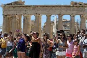 Ποιοι είναι οι πιο ευγενικοί τουρίστες στον κόσμο και ποιοι αφήνουν τα μεγαλύτερα tips