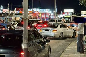 Αεροδρόμιο Ηρακλείου: Στο «κόκκινο» η κόντρα για τις θέσεις στάθμευσης – Τι ζητούν οι επαγγελματίες