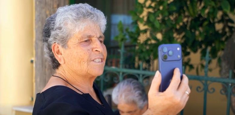 Ημιμαραθώνιος Κρήτης: Η γιαγιά Αγγέλα συναντά το ΑΙ και γίνεται… χαμός! (vid)