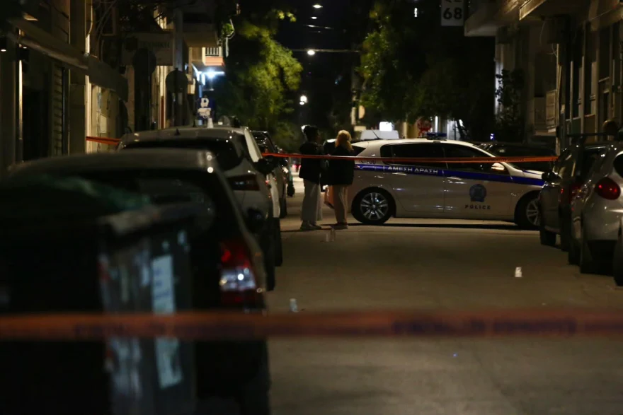 Προσωπικές διαφορές πίσω από τους πυροβολισμούς σε καφέ στον Άγ. Παντελεήμονα – Στο νοσοκομείο η 10χρονη κόρη του ιδιοκτήτη