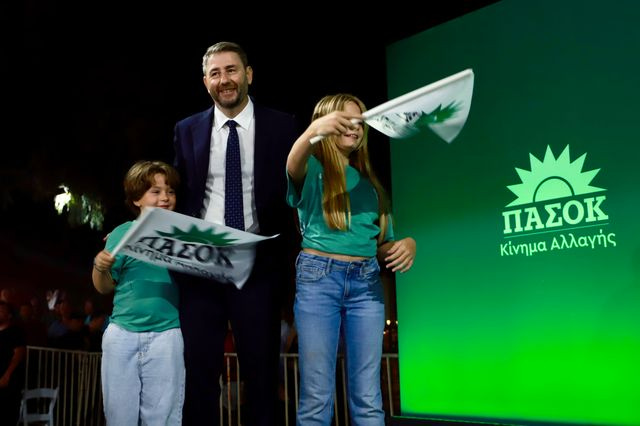 52 χρόνια ΠΑΣΟΚ – Ανδρουλάκης από το Ηράκλειο: «Η χώρα πρέπει να αλλάξει πορεία – Να τελειώσουμε με το κλειστό σύστημα εξουσίας της ΝΔ» (φωτογραφίες + βίντεο)