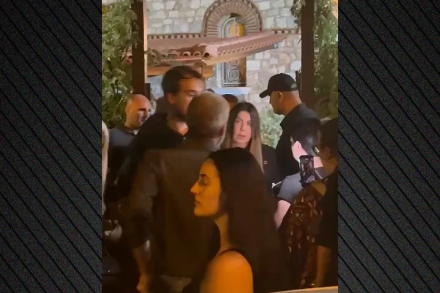 Συντετριμμένη η Άντζελα Δημητρίου στη λαϊκή αγρυπνία για τον Γιώργο Μαζωνάκη, δείτε βίντεο