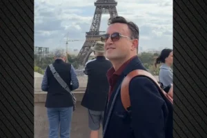 Ο Αργύρης Αγγέλου ταξίδεψε για 24 ώρες στο Παρίσι για να δει τη Σελίν Ντιόν: Κίνησα γη και ουρανό για να είμαι εκεί