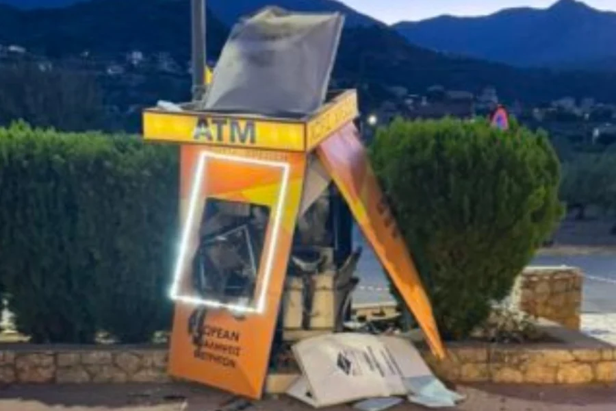 Μεσσηνία: Ανατίναξαν ATM στη Στούπα και πήραν πάνω 200.000 ευρώ