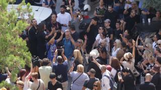 Κράτησες την ανάμνηση; Βιντεοσκόπησες με το κινητό σου την κηδεία;
