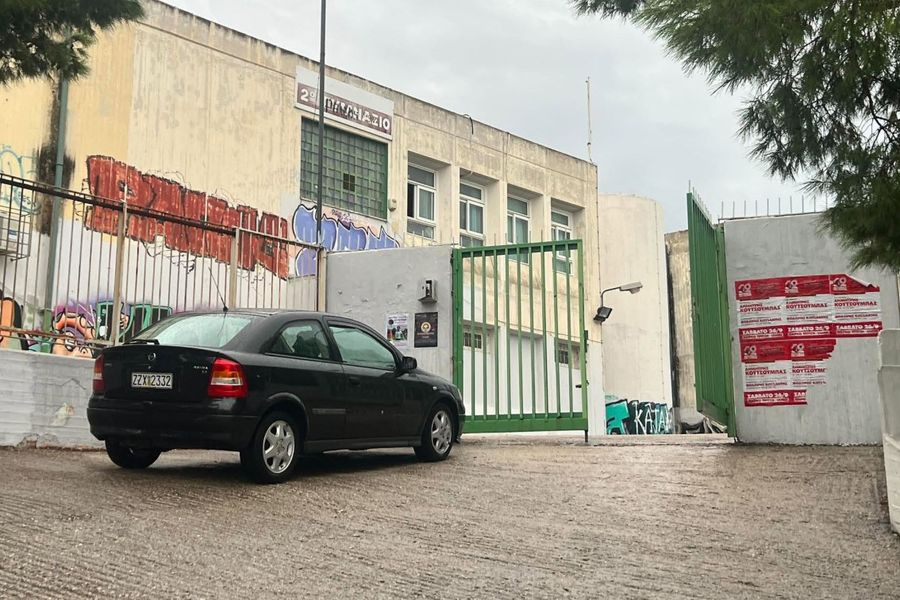 Συναγερμός στην Ηλιούπολη: Διασωληνωμένη στον «Ερυθρό» η διευθύντρια του 2ου Γυμνασίου – Έπαθε ανακοπή από κεραυνό