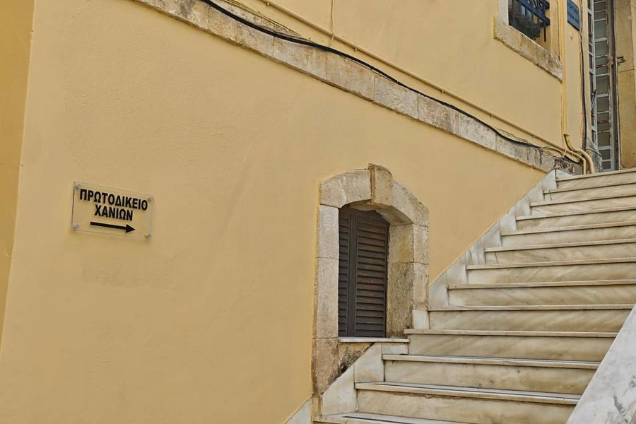 Χανιά: “Δεν ήθελα να κάνω κακό στο μωρό” – Ελεύθερη με περιοριστικούς όρους η 18χρονη μητέρα