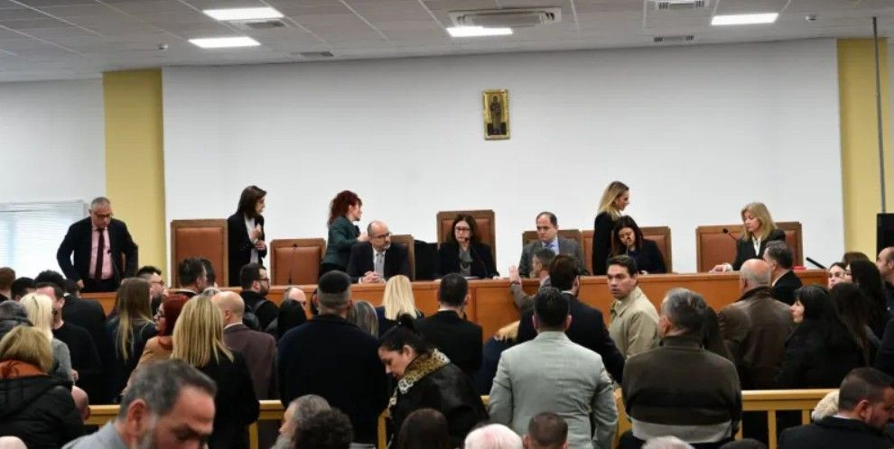 Ψαρόπουλος στη δίκη για τα Τέμπη: Η πυρόσφαιρα αποτέλεσε αιτία θανάτου της κόρης μου και τουλάχιστον άλλων 25 θυμάτων