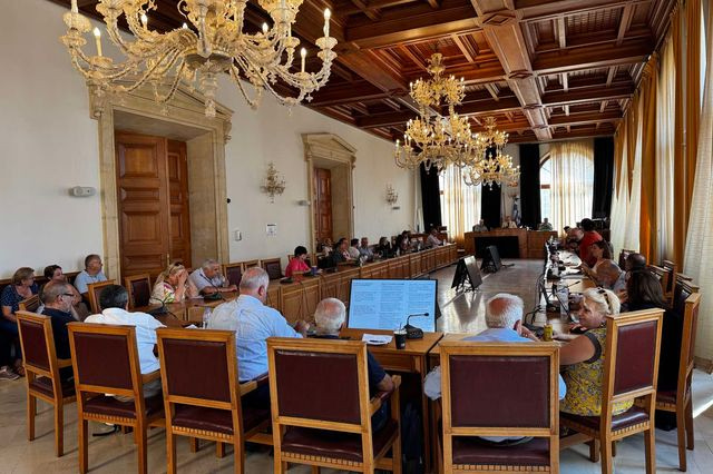 “Άναψε” φωτιές στο Δημοτικό Συμβούλιο το νέο γήπεδο του ΟΦΗ στην περιοχή Κορώνη Μαγαρά