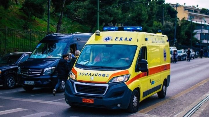 Τροχαίο τα ξημερώματα στην Ποσειδώνος – Τραυματίστηκαν πέντε άτομα