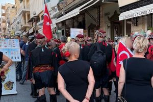 Ποικίλες οι αντιδράσεις για τη γιορτή στο κέντρο του Ηρακλείου