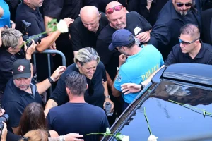 «Εμείς είμαστε η οικογένεια σου Γιώργο» – Γιουχαρίσματα στο αυτοκίνητο των συγγενών του Γ. Μαζωνάκη