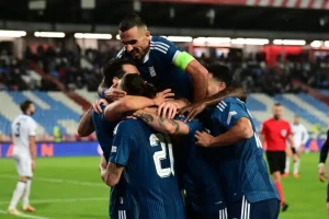 Η Εθνική τέζαρε τη Σερβία με World Class Τζόλη και κεφαλιά “κανόνι” του Δουβίκα στο 95′