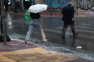 «Καλοκαίρι τέλος» από το Σάββατο: Έρχεται ραγδαία αλλαγή του καιρού με καταιγίδες και πτώση θερμοκρασίας
