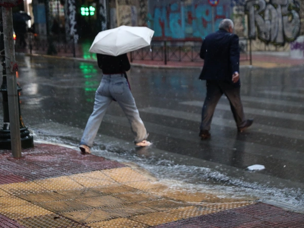 «Καλοκαίρι τέλος» από το Σάββατο: Έρχεται ραγδαία αλλαγή του καιρού με καταιγίδες και πτώση θερμοκρασίας