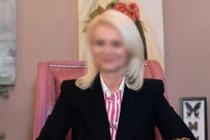 Θάνατος Μαζωνάκη: Πολυσυζητημένη εγκληματίας της Ελλάδας με βαρύ ιστορικό η συγκάτοικος της γιατρού στον Κορυδαλλό – Ποια είναι