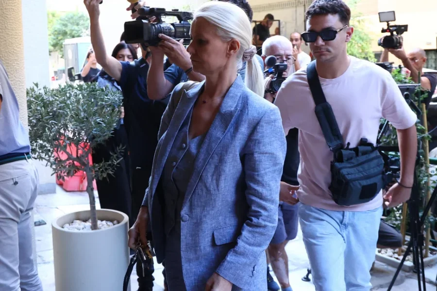 Θάνατος Μαζωνάκη: Στο κινητό της γιατρού φωτογραφία του τραγουδιστή στο ιατρείο – Διέγραψαν τα ραντεβού στον υπολογιστή, καθάρισαν τον χώρο