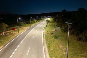 Φως σε 958 χιλιόμετρα δρόμων – 31.938 αυτόνομοι έξυπνοι ιστοί φωτισμού στις 13 Περιφέρειες