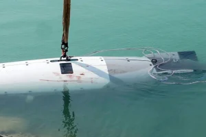 «Πόλεμος» ανακοινώσεων ΗΠΑ – Ιράν για το υποβρύχιο UAV που έπεσε στα χέρια των Φρουρών της Επανάστασης
