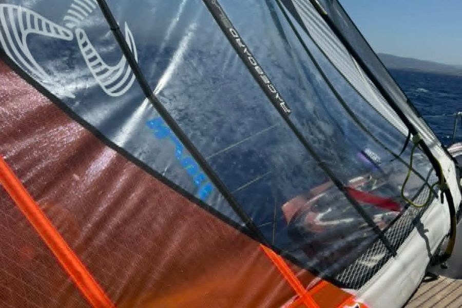 Σε εξέλιξη οι έρευνες για τον εντοπισμό του σέρφερ